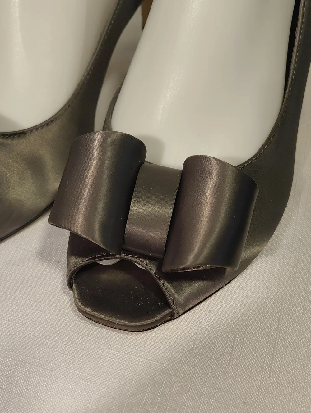 Vigotti Satin Peep-Toe Bow Pumps